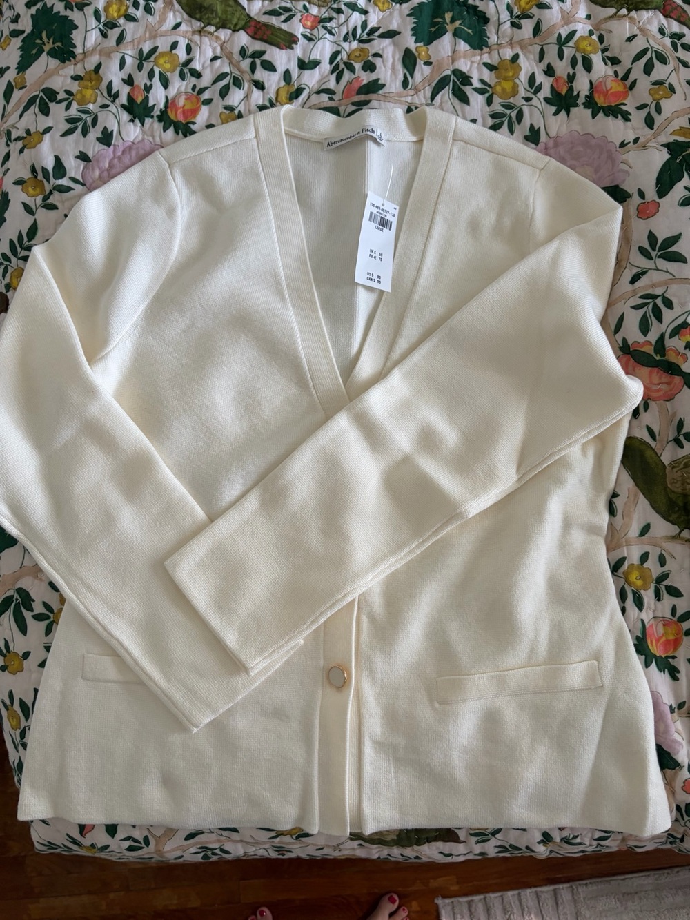 Abercrombie & Fitch Cream V-Neck Single-Button Cardigan